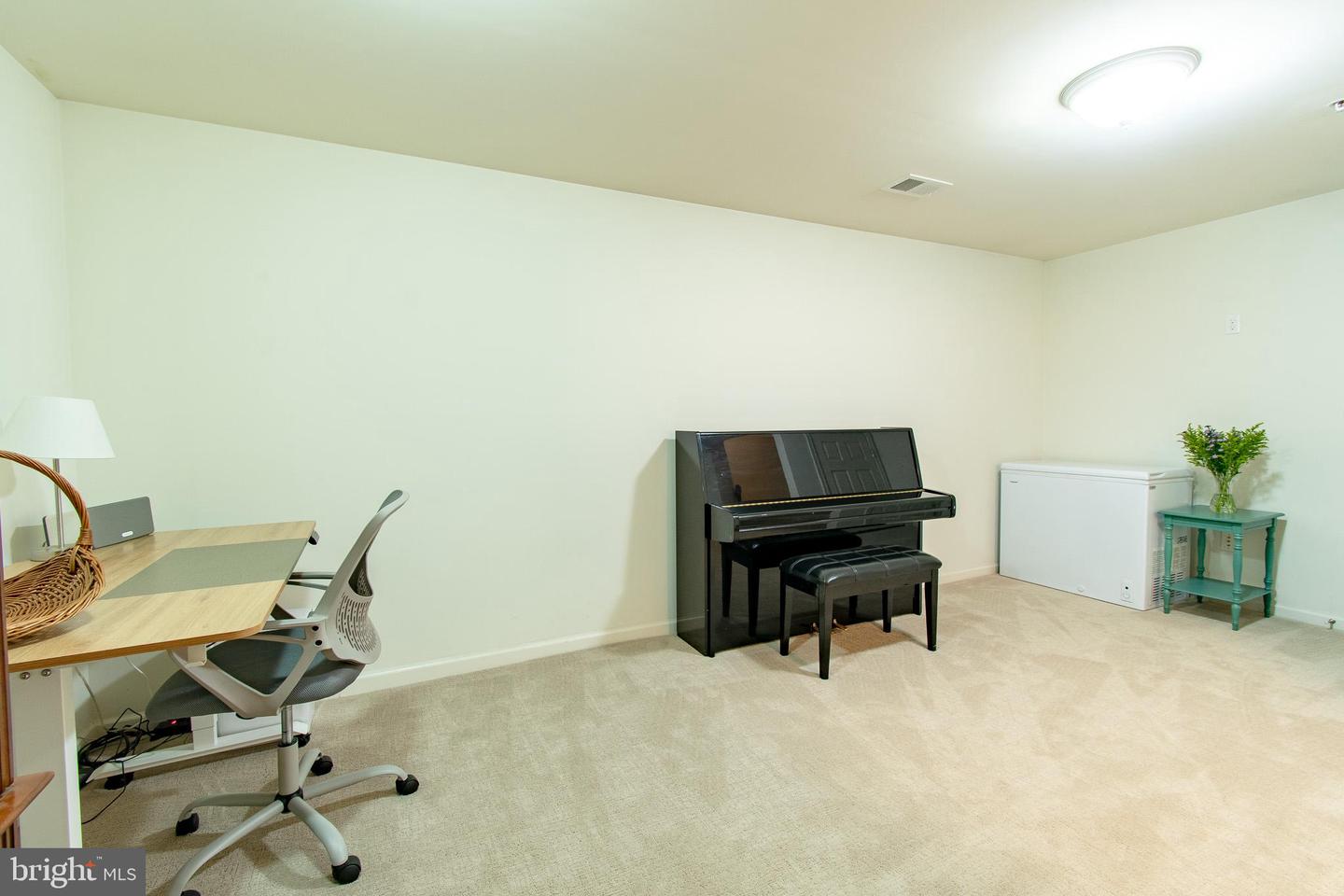 300 Dixon St #406