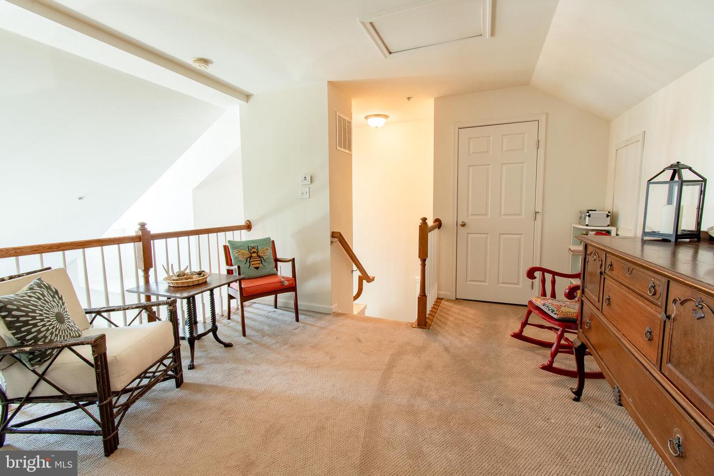 300 Dixon St #406