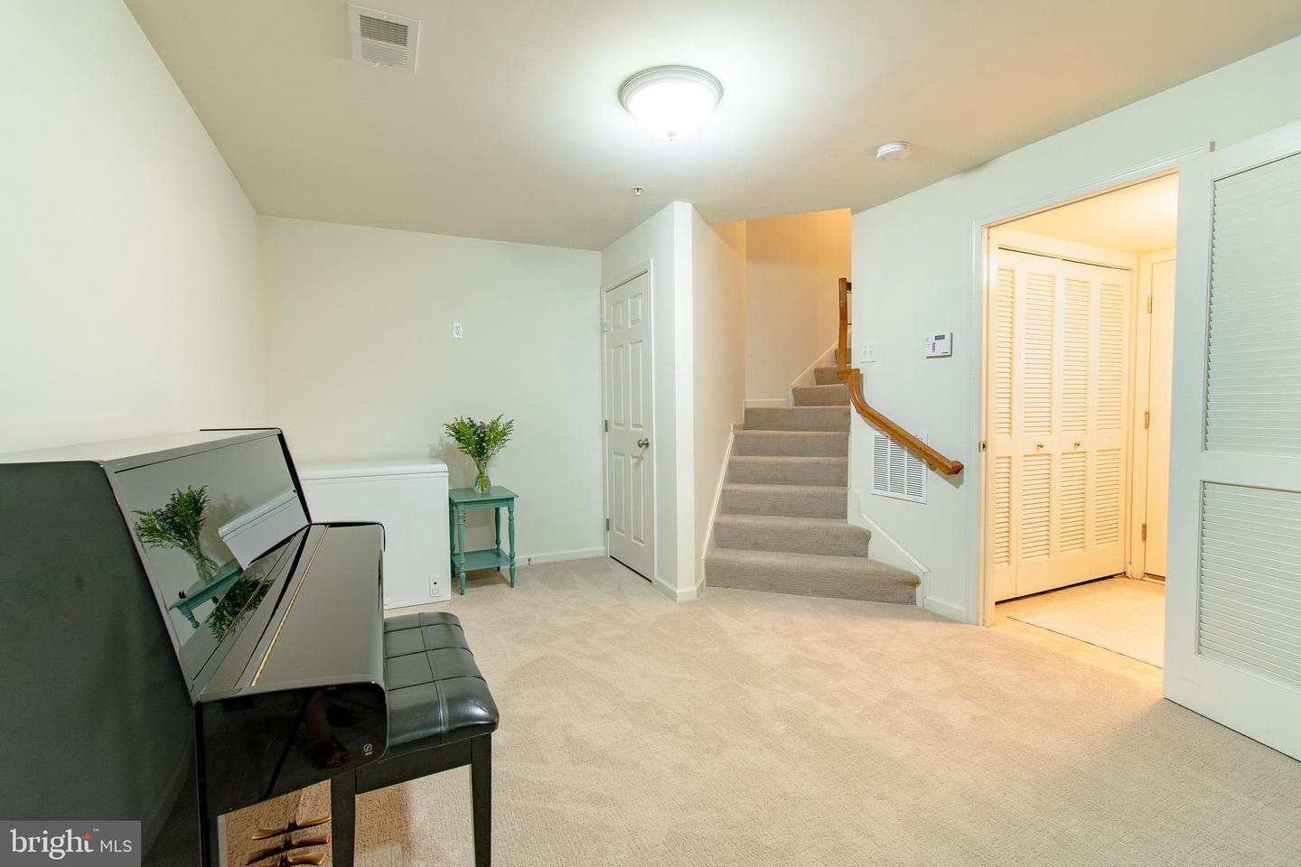 300 Dixon St #406