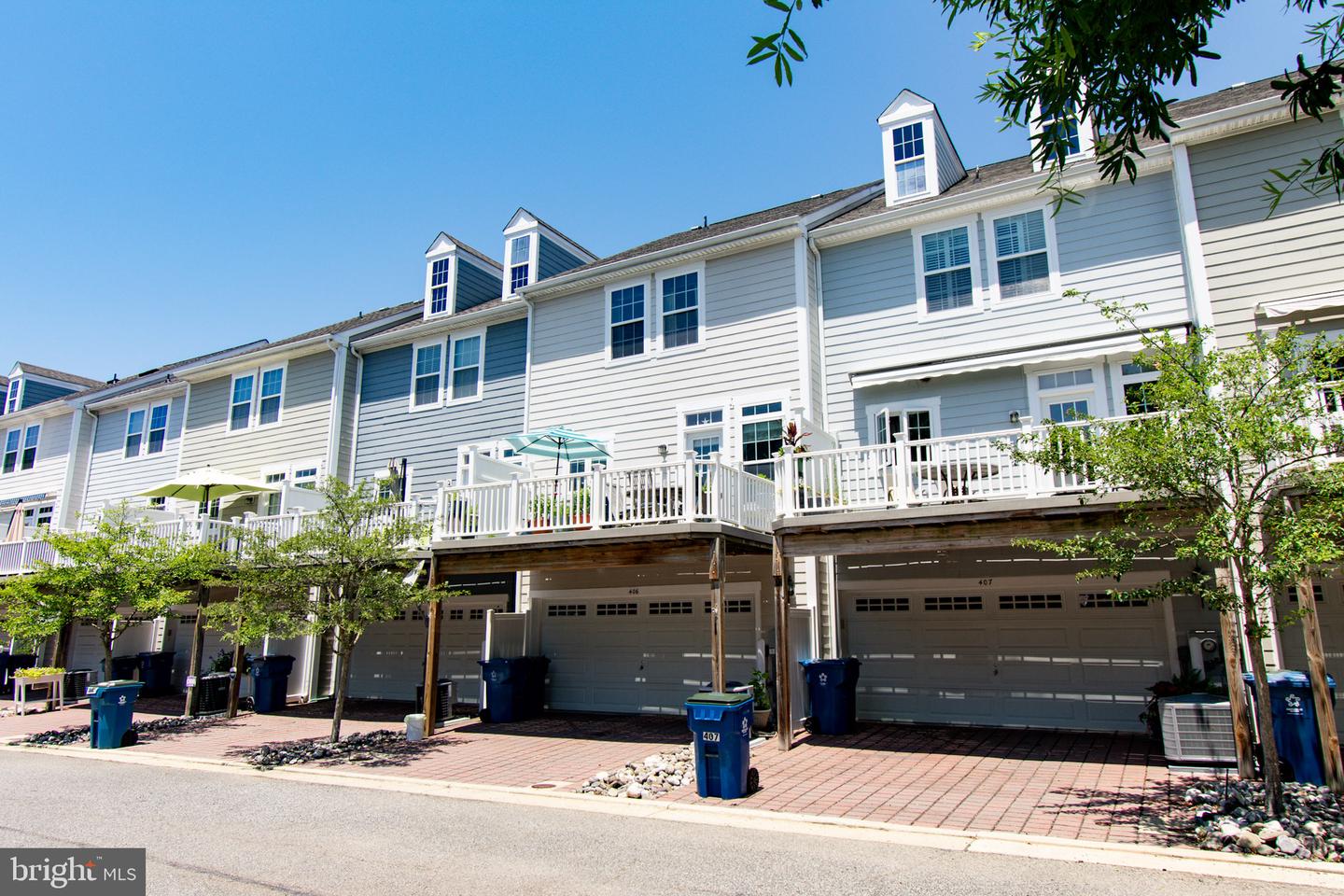 300 Dixon St #406