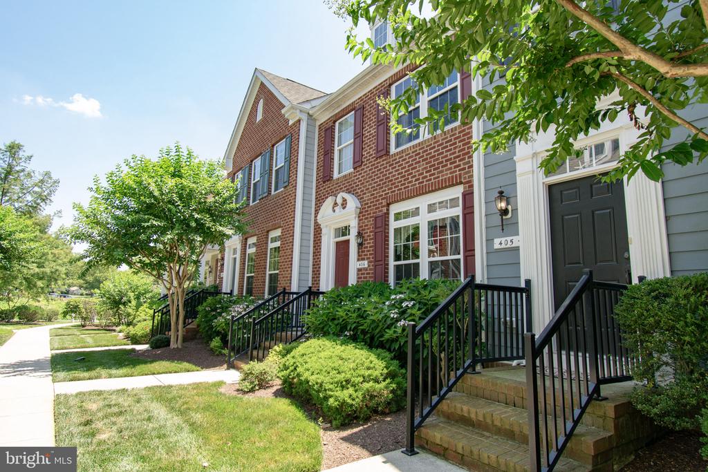 300 Dixon St #406