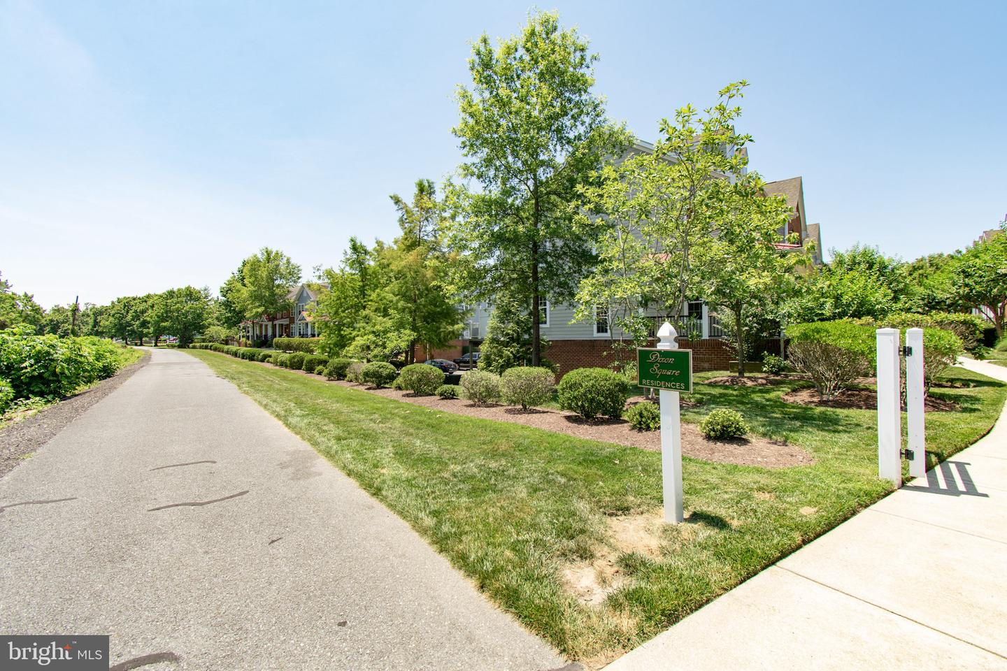 300 Dixon St #406