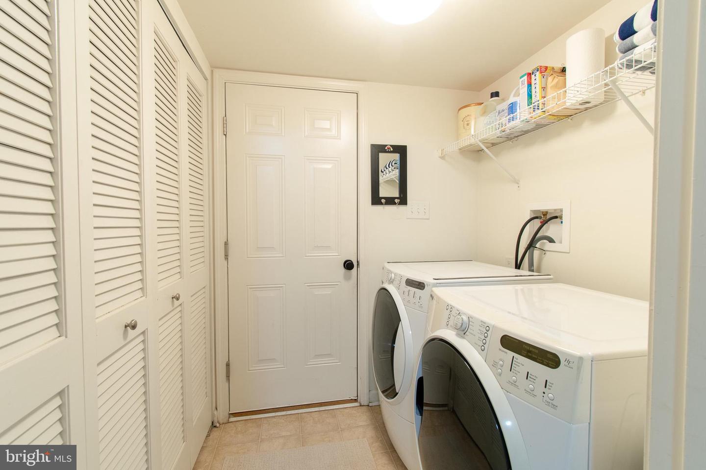 300 Dixon St #406