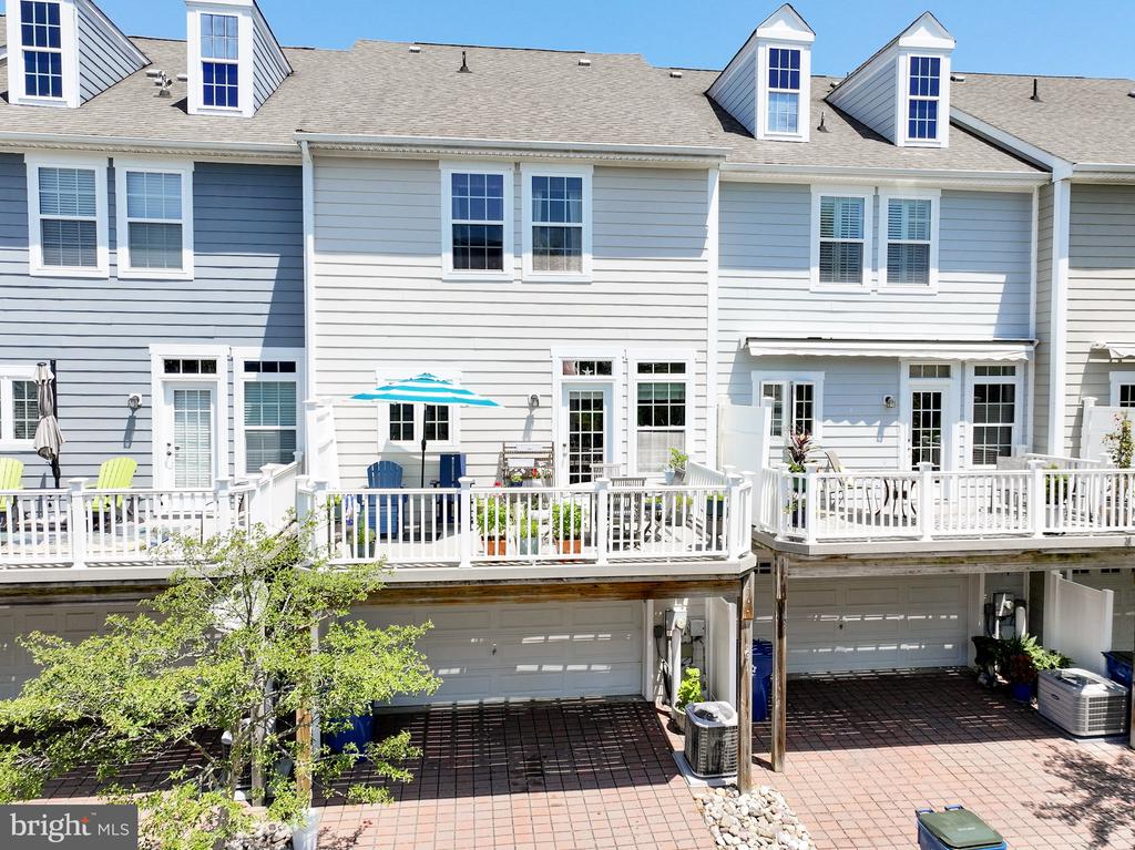 300 Dixon St #406