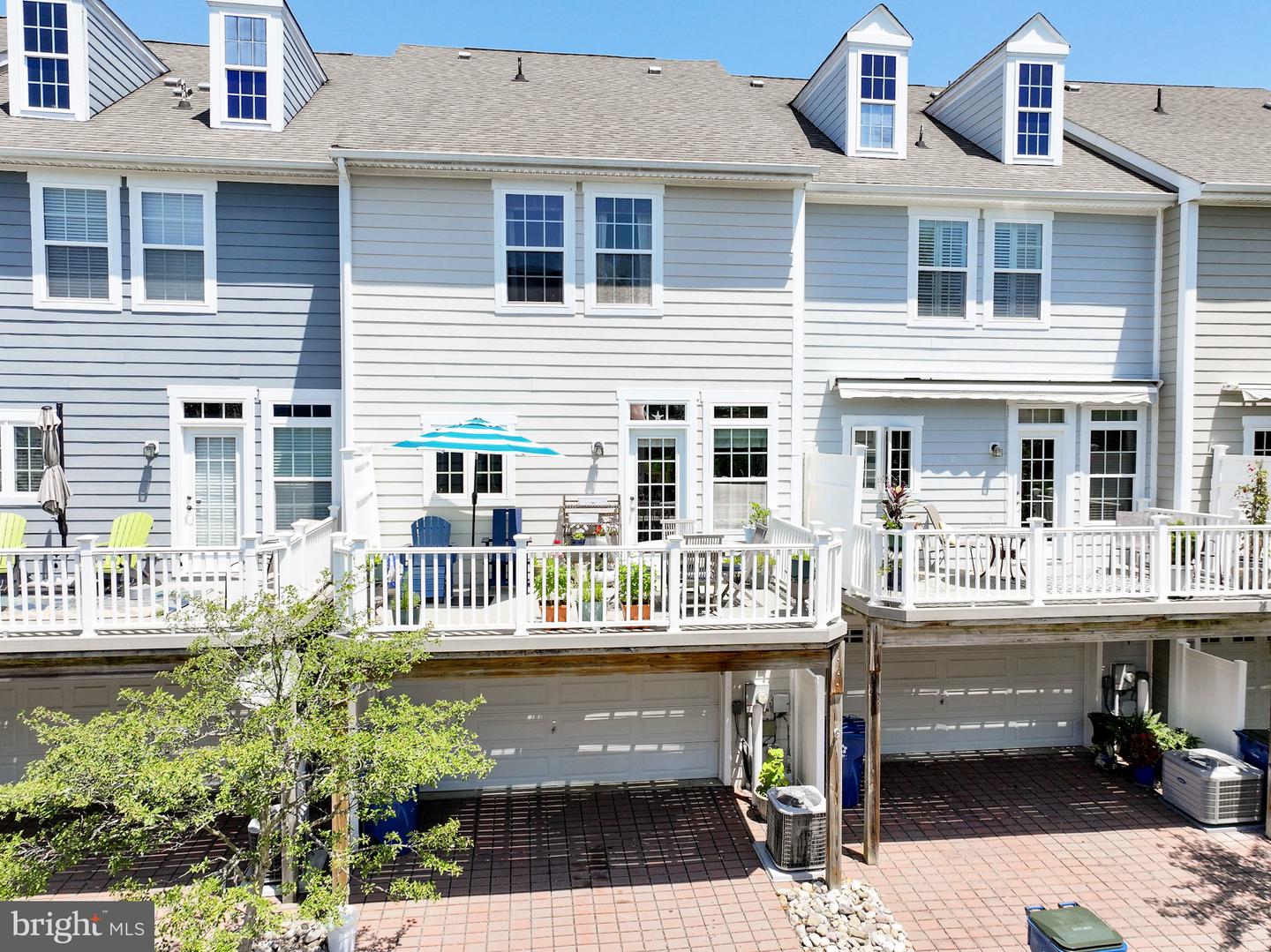 300 Dixon St #406