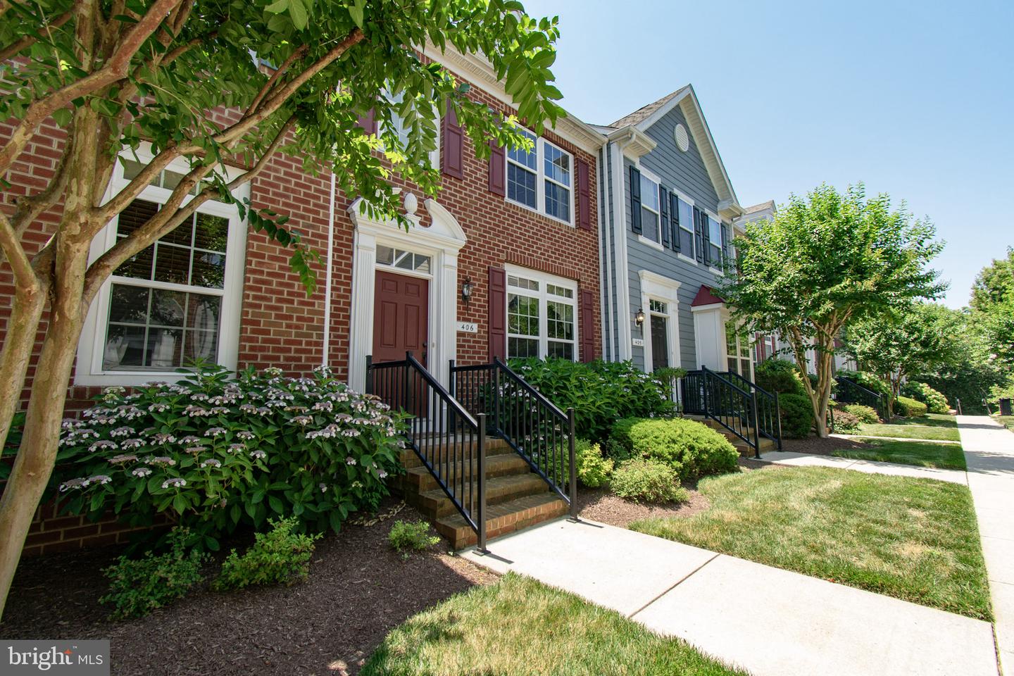 300 Dixon St #406