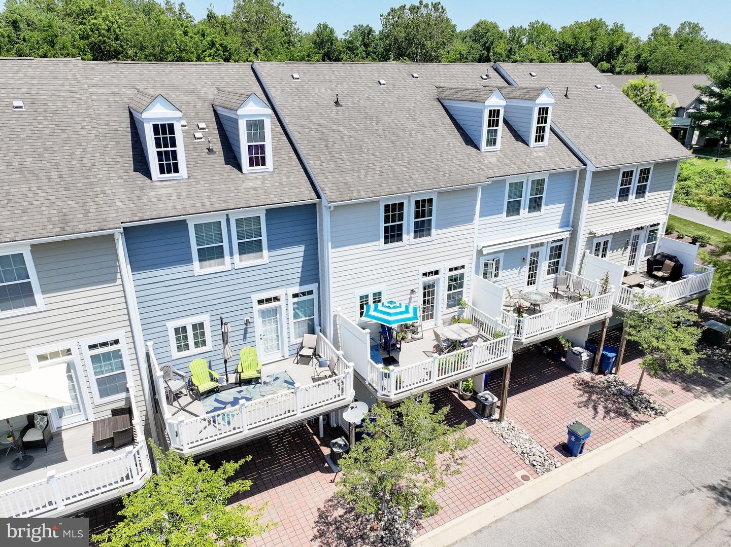 300 Dixon St #406