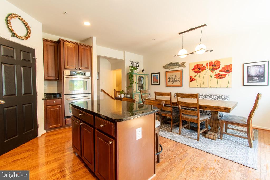 300 Dixon St #406