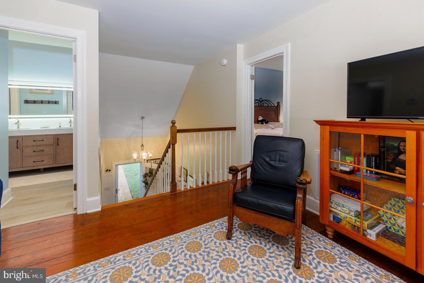 111 W Oak Ave