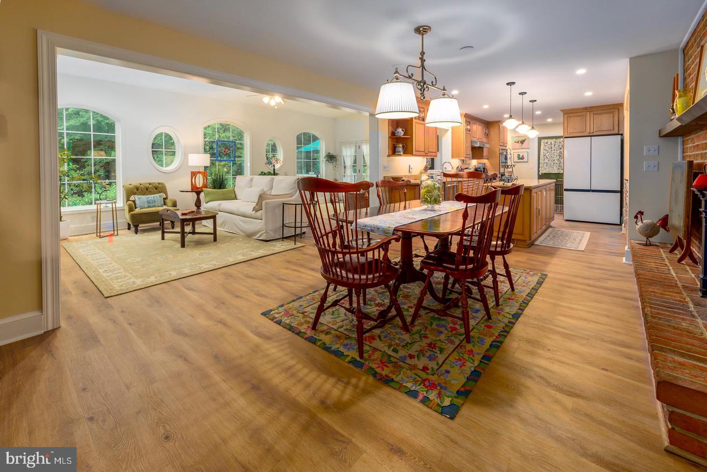 111 W Oak Ave