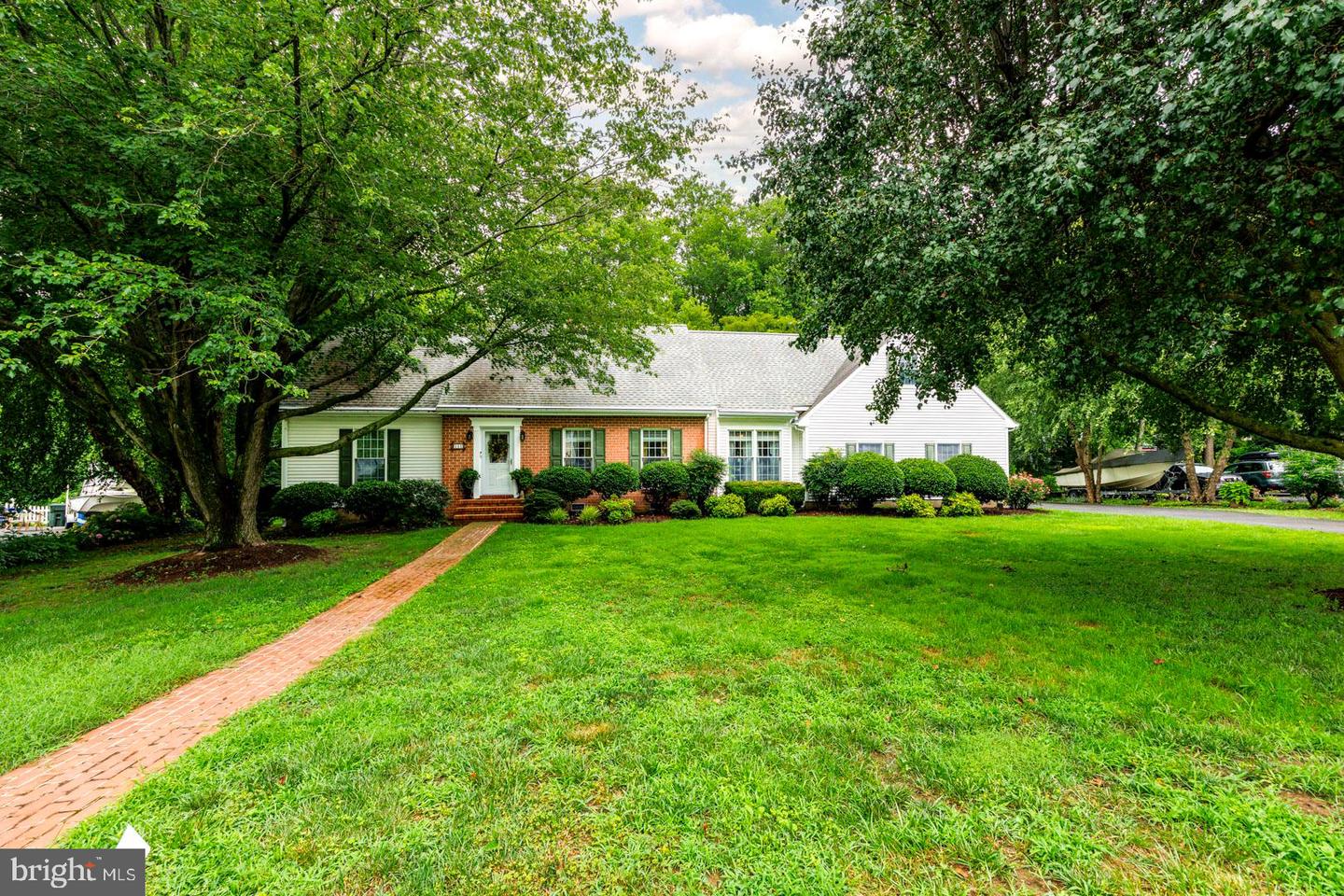 111 W Oak Ave