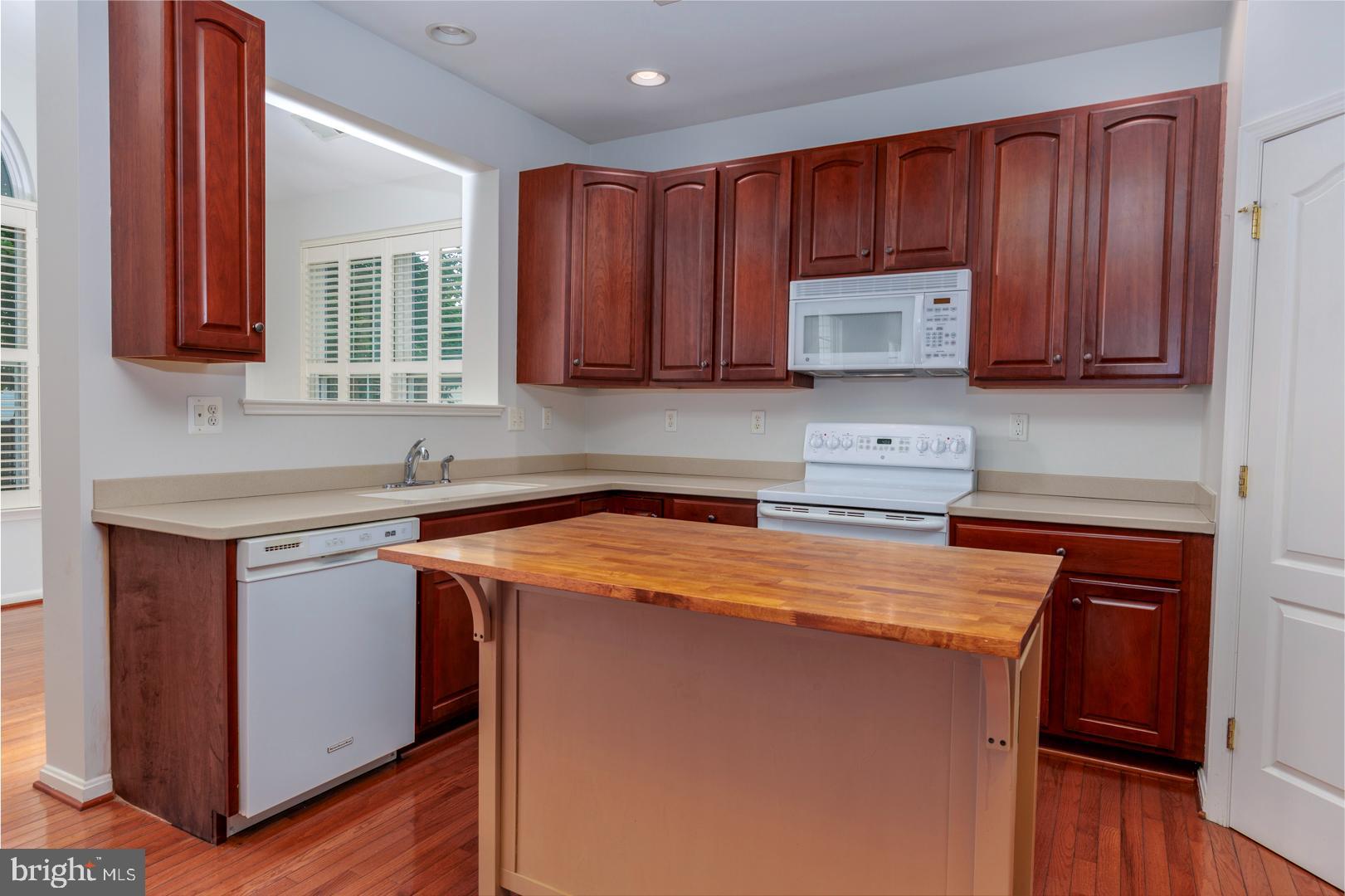 227 Bethune Dr