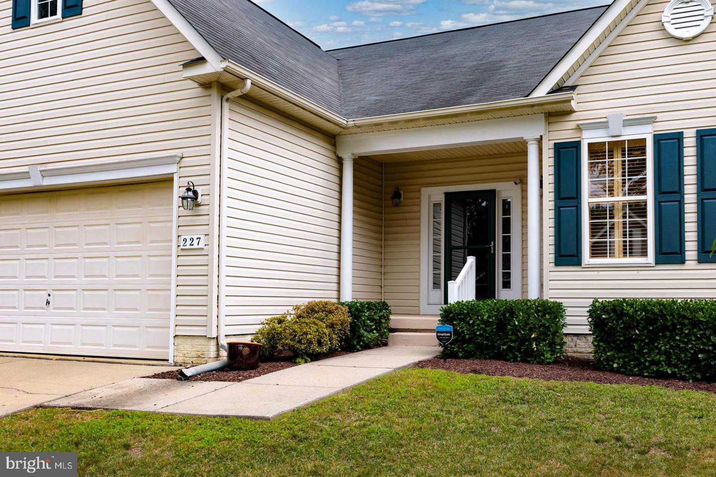 227 Bethune Dr