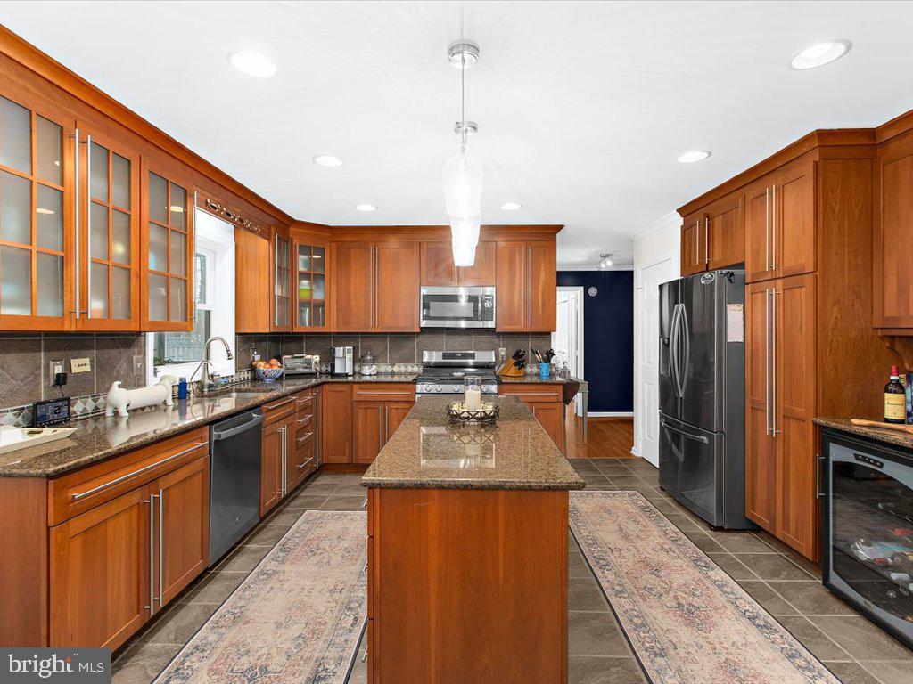 6889 TRAVELERS REST CIRCLE