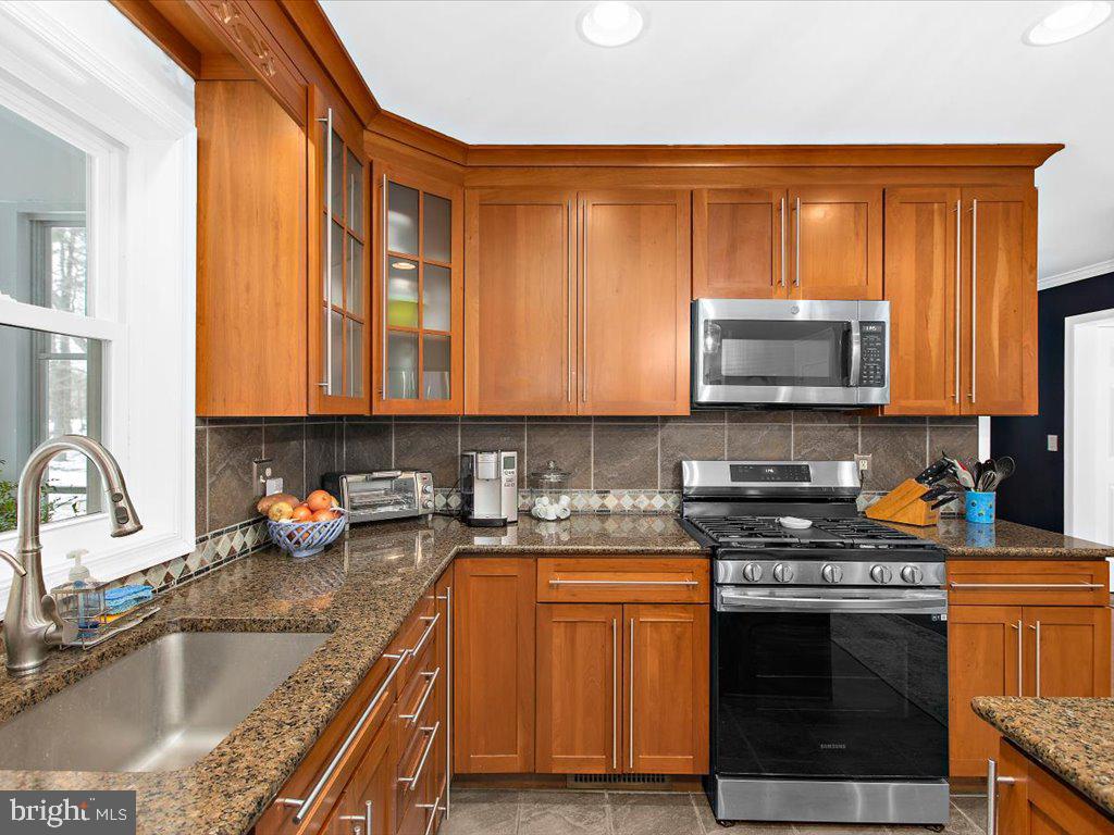 6889 TRAVELERS REST CIRCLE