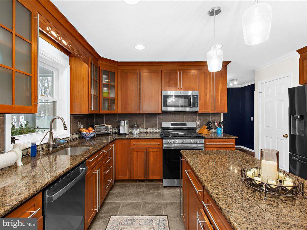 6889 TRAVELERS REST CIRCLE