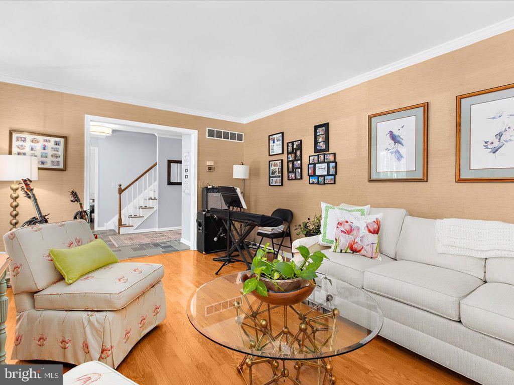 6889 TRAVELERS REST CIRCLE