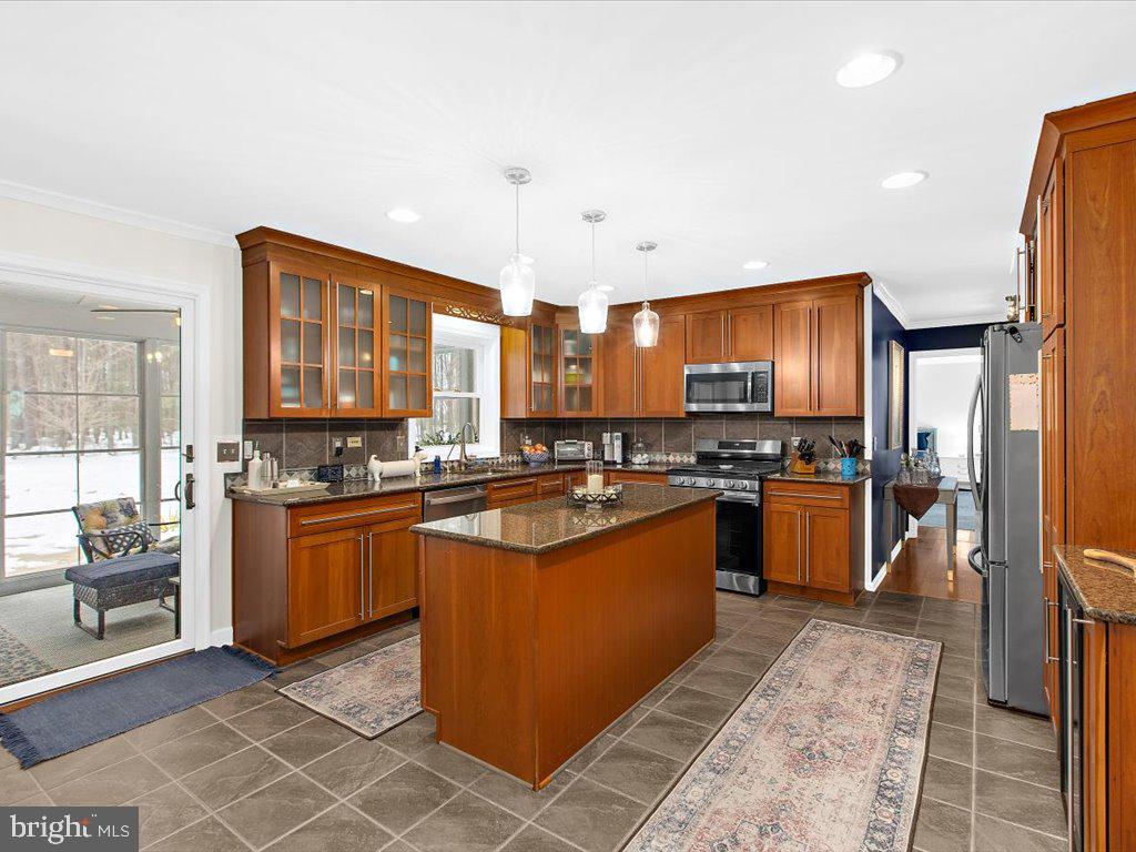 6889 TRAVELERS REST CIRCLE