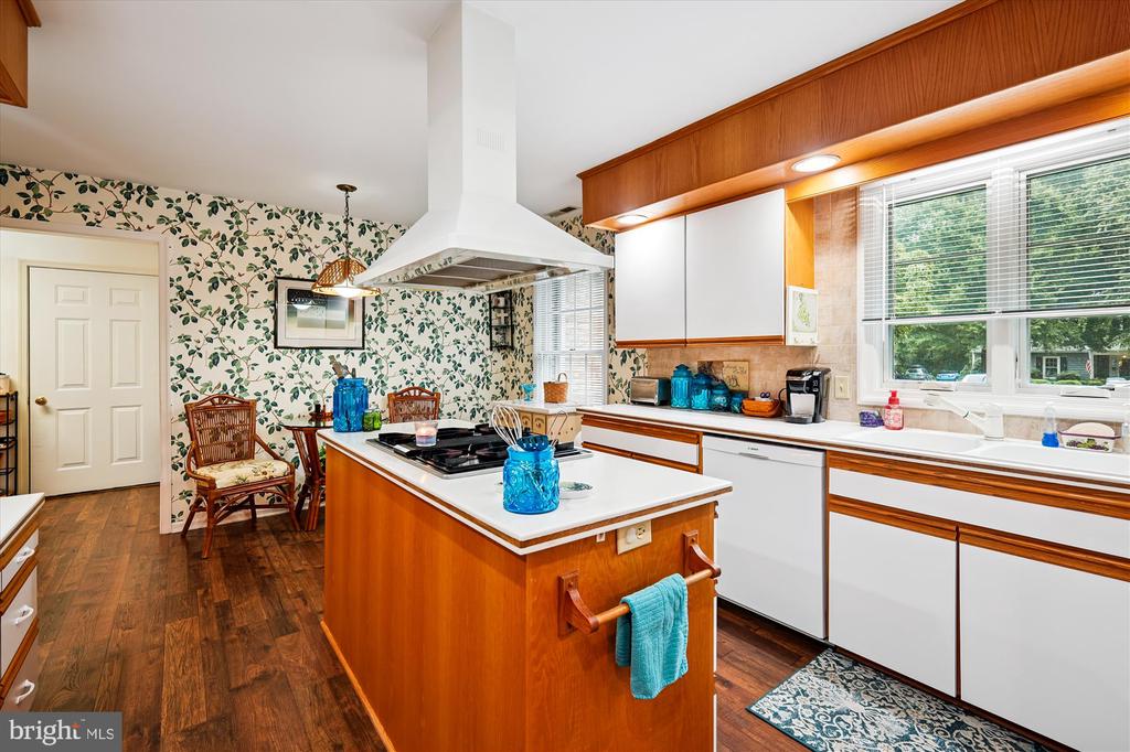 110 W OAK AVENUE