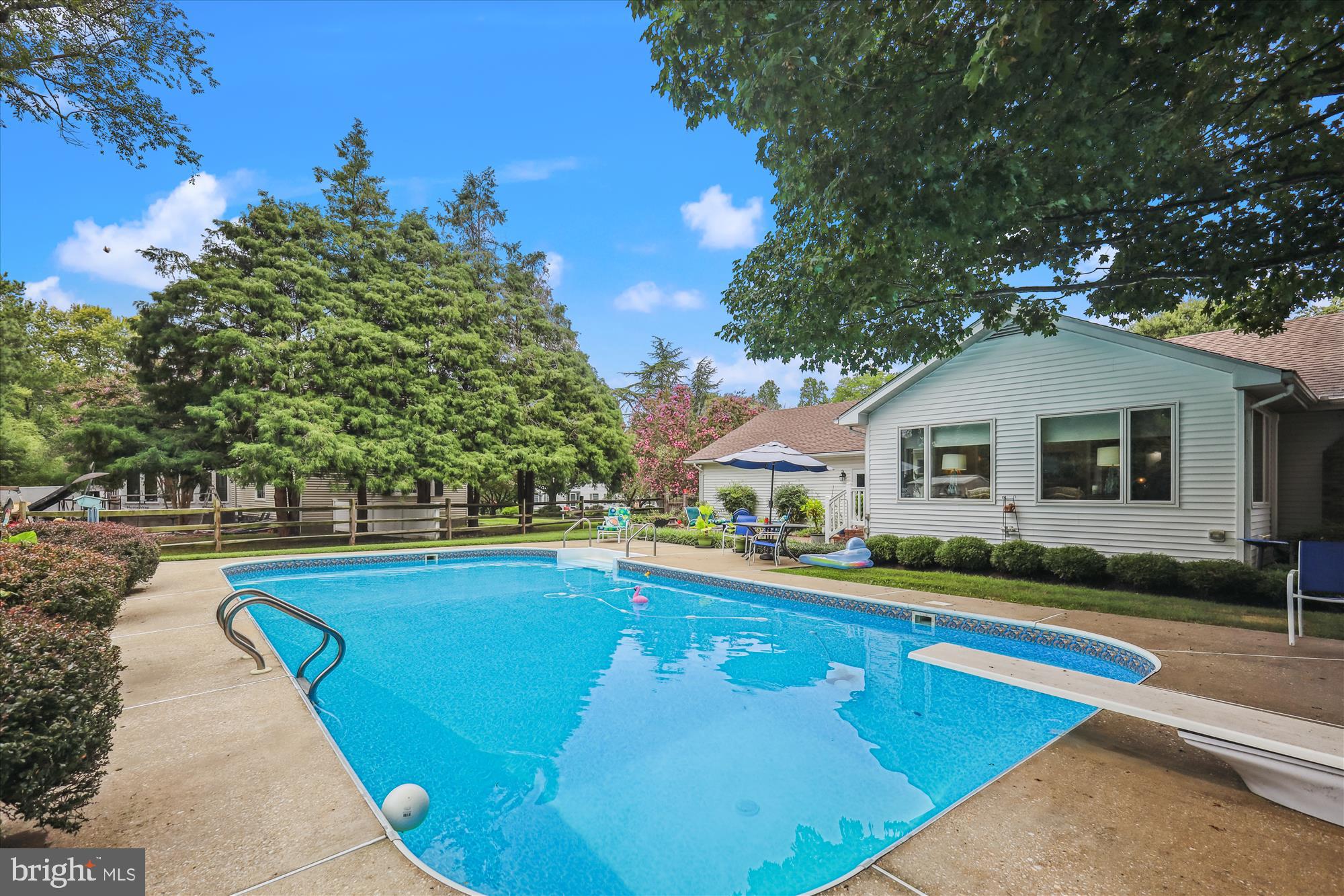 110 W OAK AVENUE
