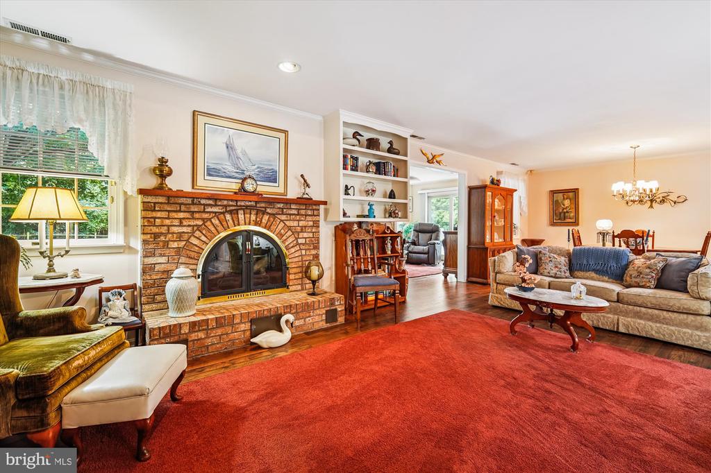 110 W OAK AVENUE