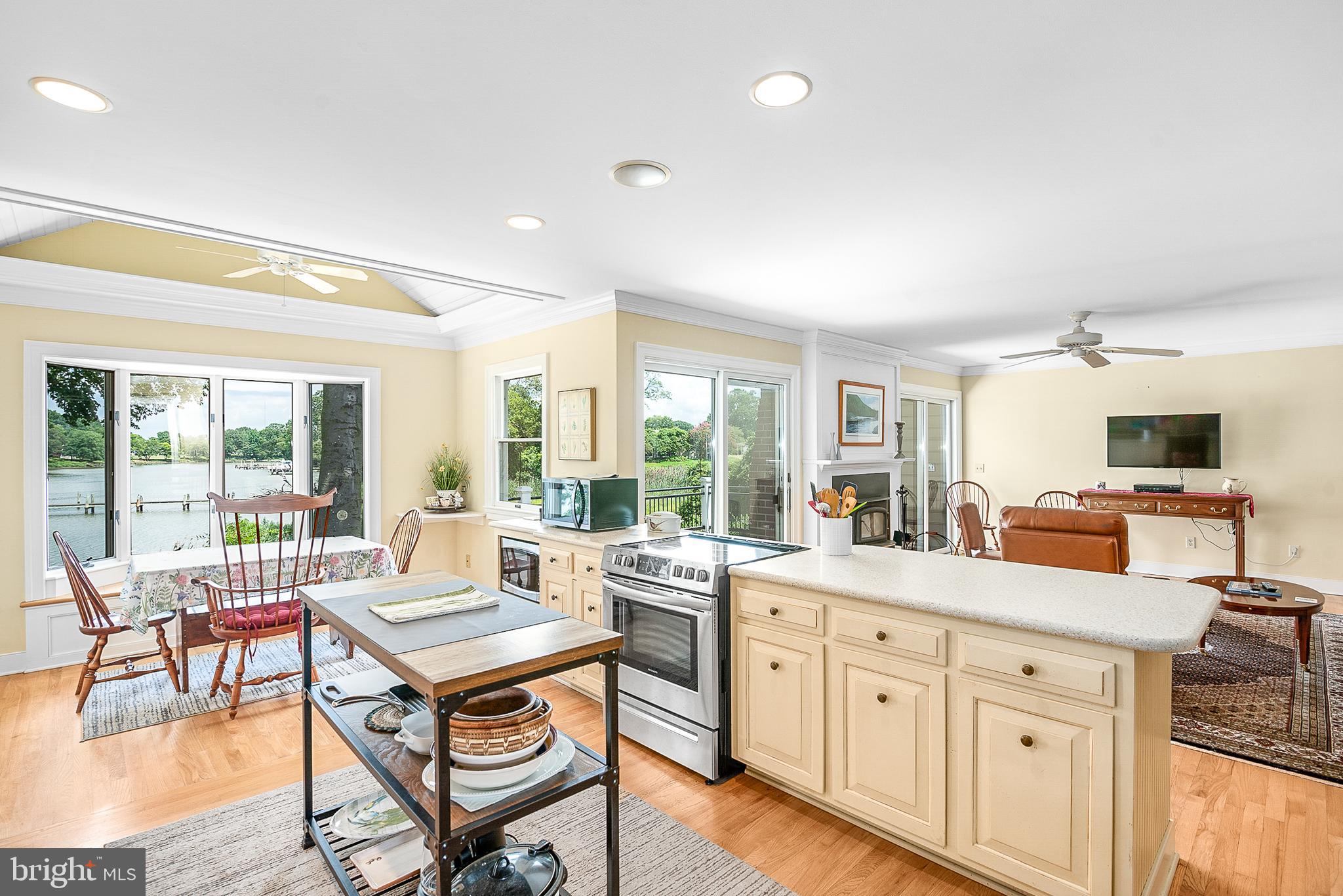 7761 WOODLAND CIRCLE