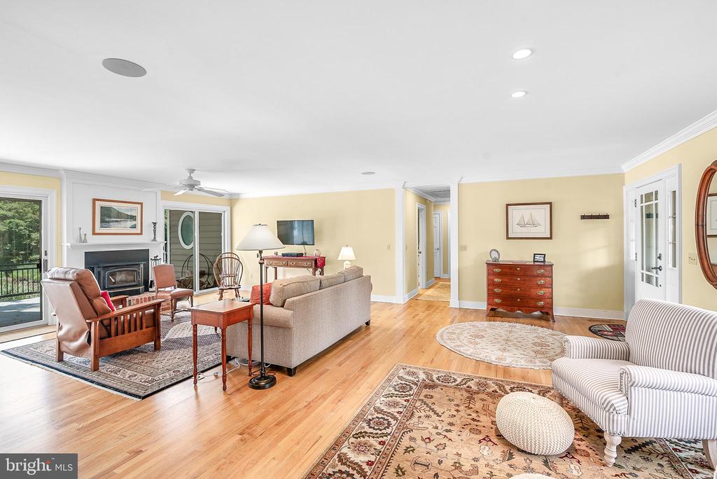 7761 WOODLAND CIRCLE