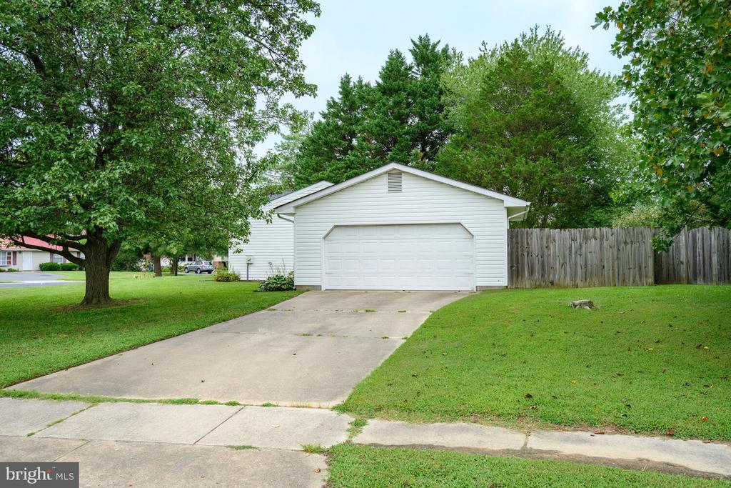 7347 Shirley Dr