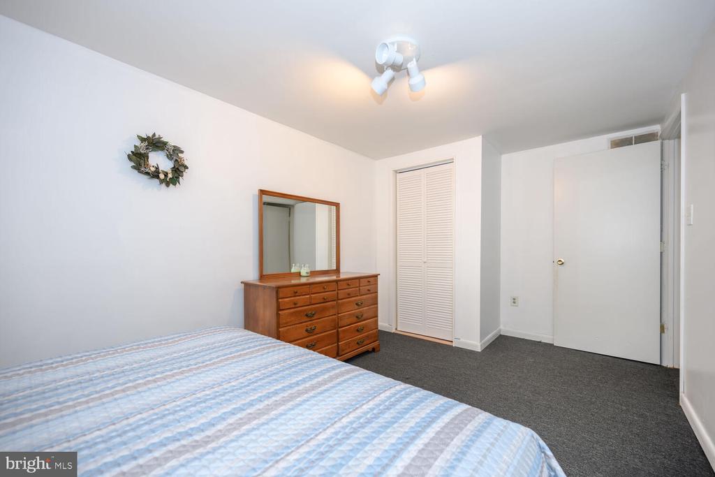 7347 Shirley Dr