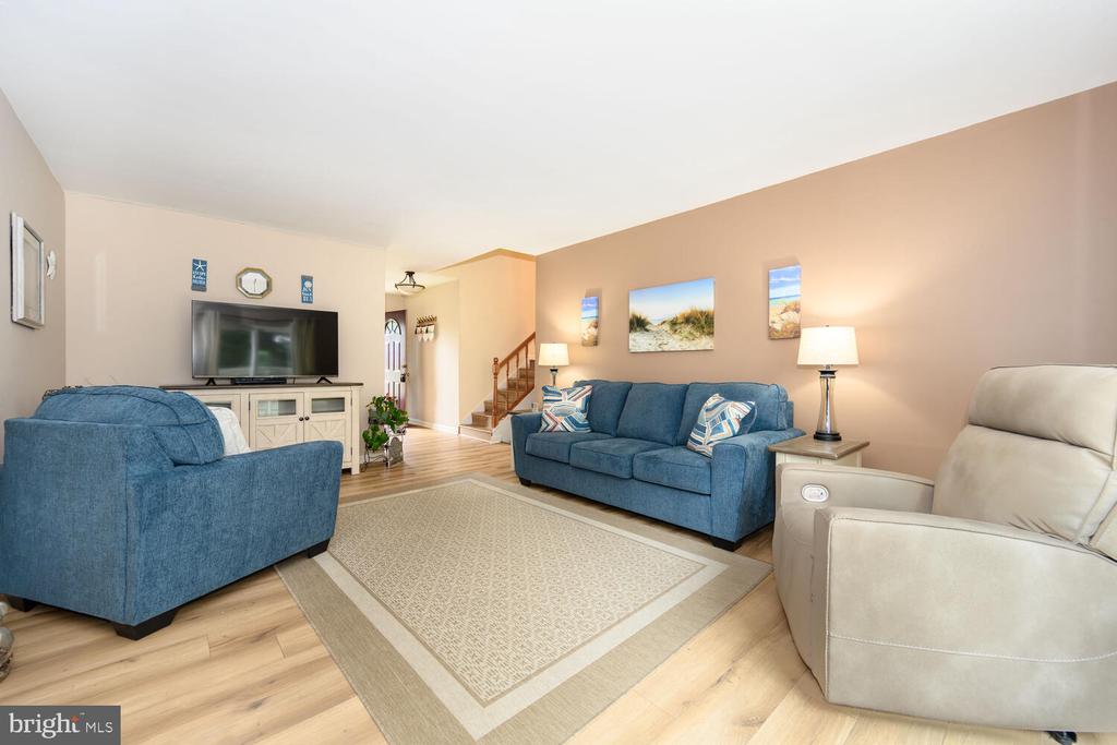 7347 Shirley Dr