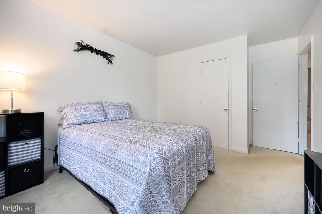7347 Shirley Dr