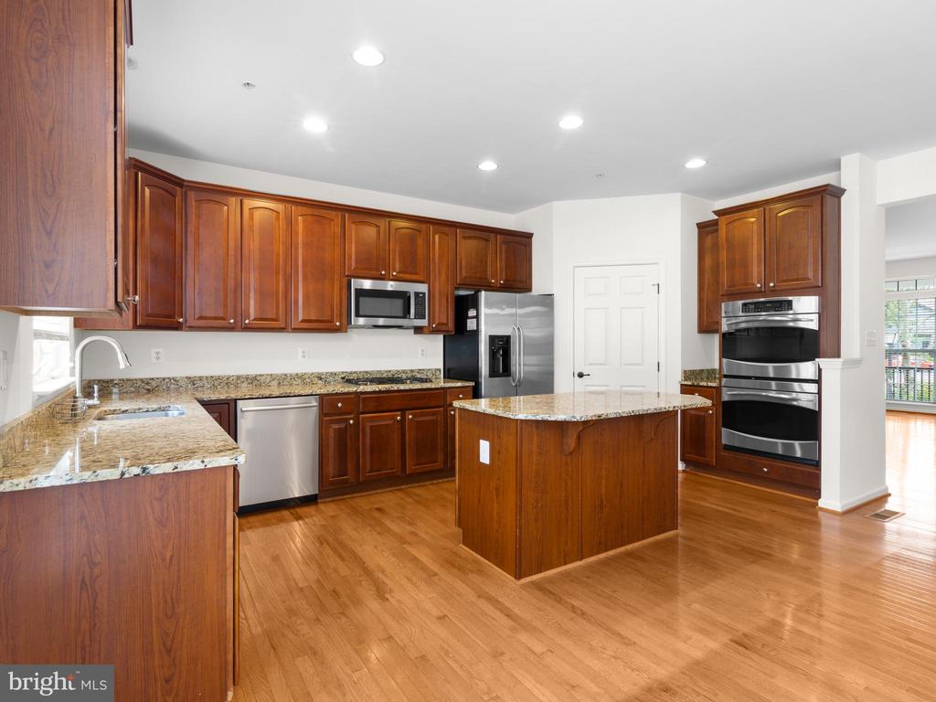 300 DIXON STREET 307