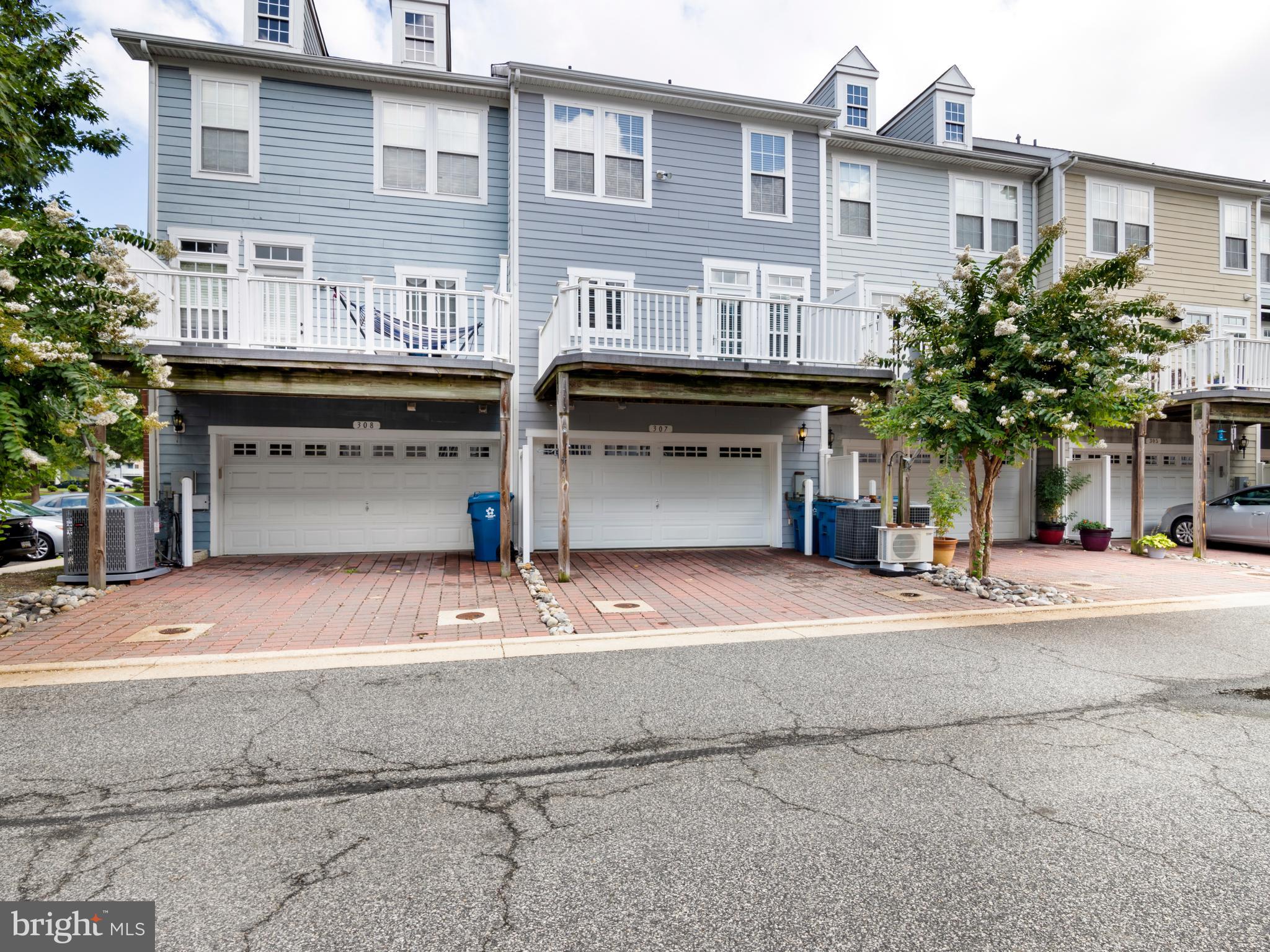 300 DIXON STREET 307