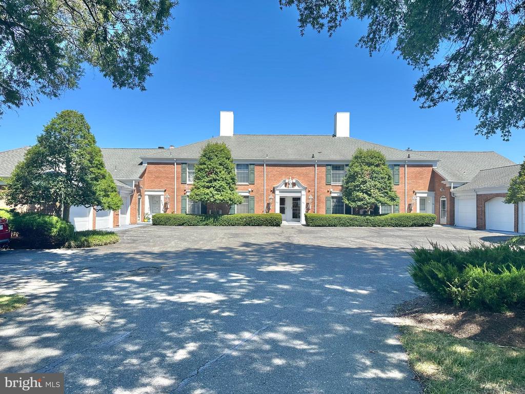 9539 QUAIL HOLLOW 303