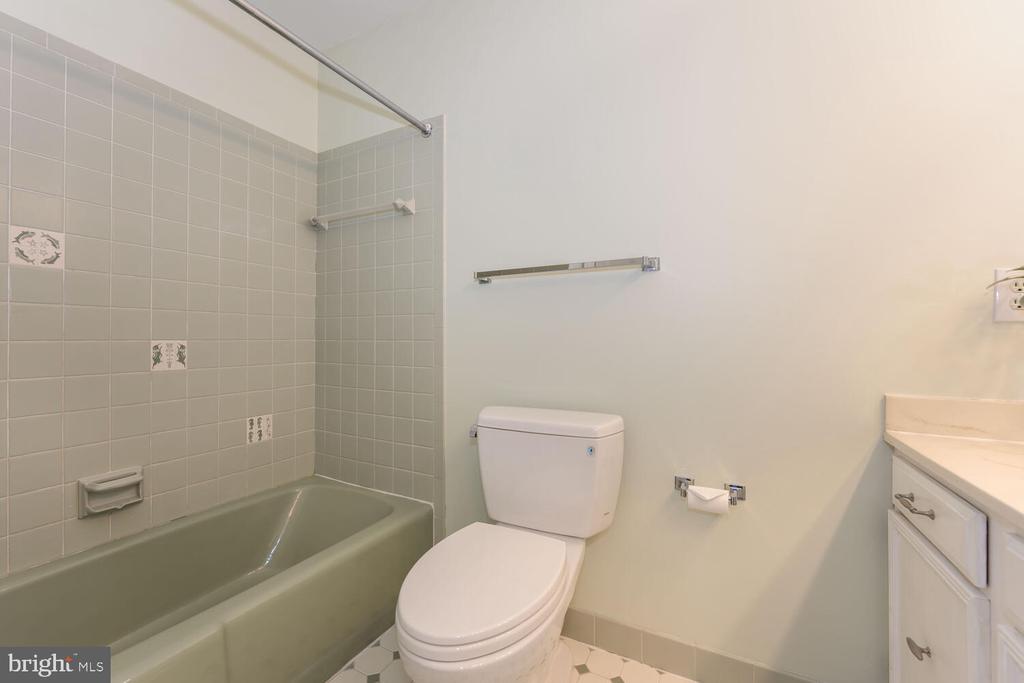 9539 QUAIL HOLLOW 303