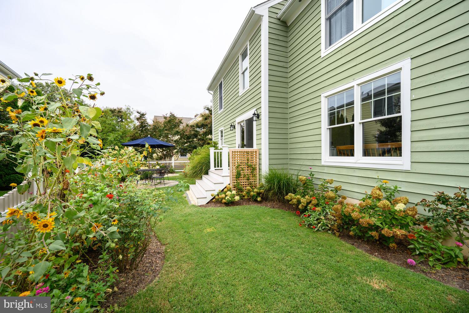 101 ROBES HARBOR COURT