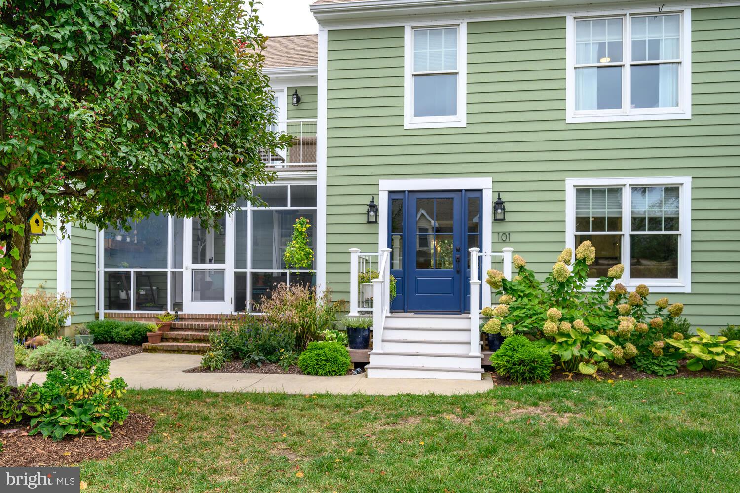 101 ROBES HARBOR COURT