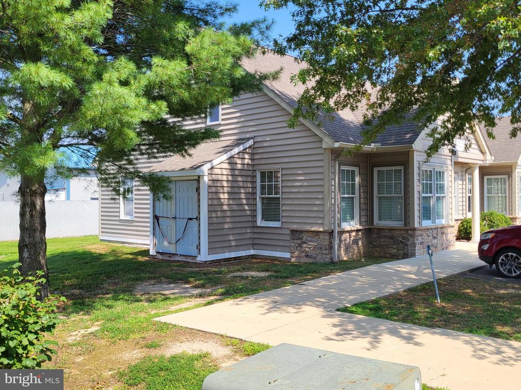 8626 BROOKS DRIVE