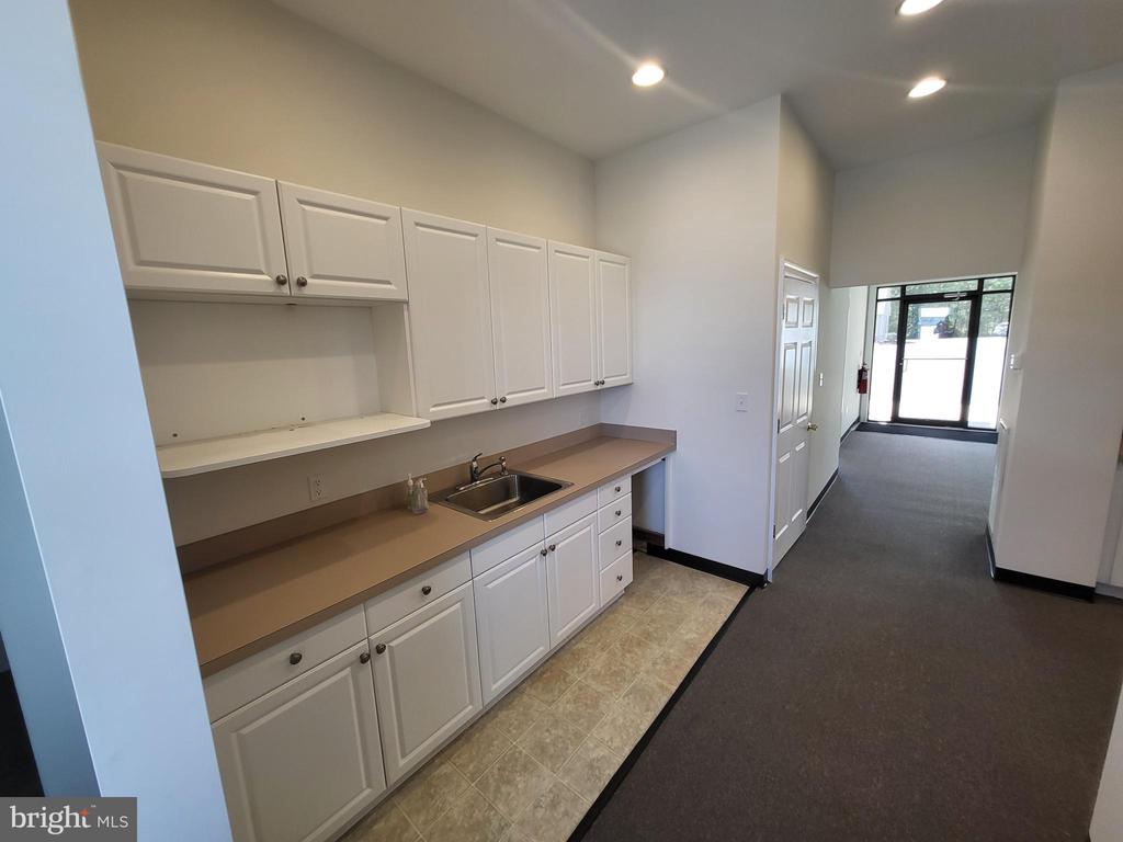 8626 BROOKS DRIVE