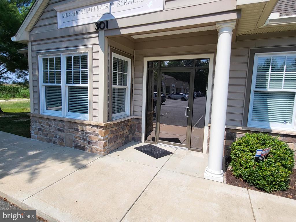 8626 BROOKS DRIVE