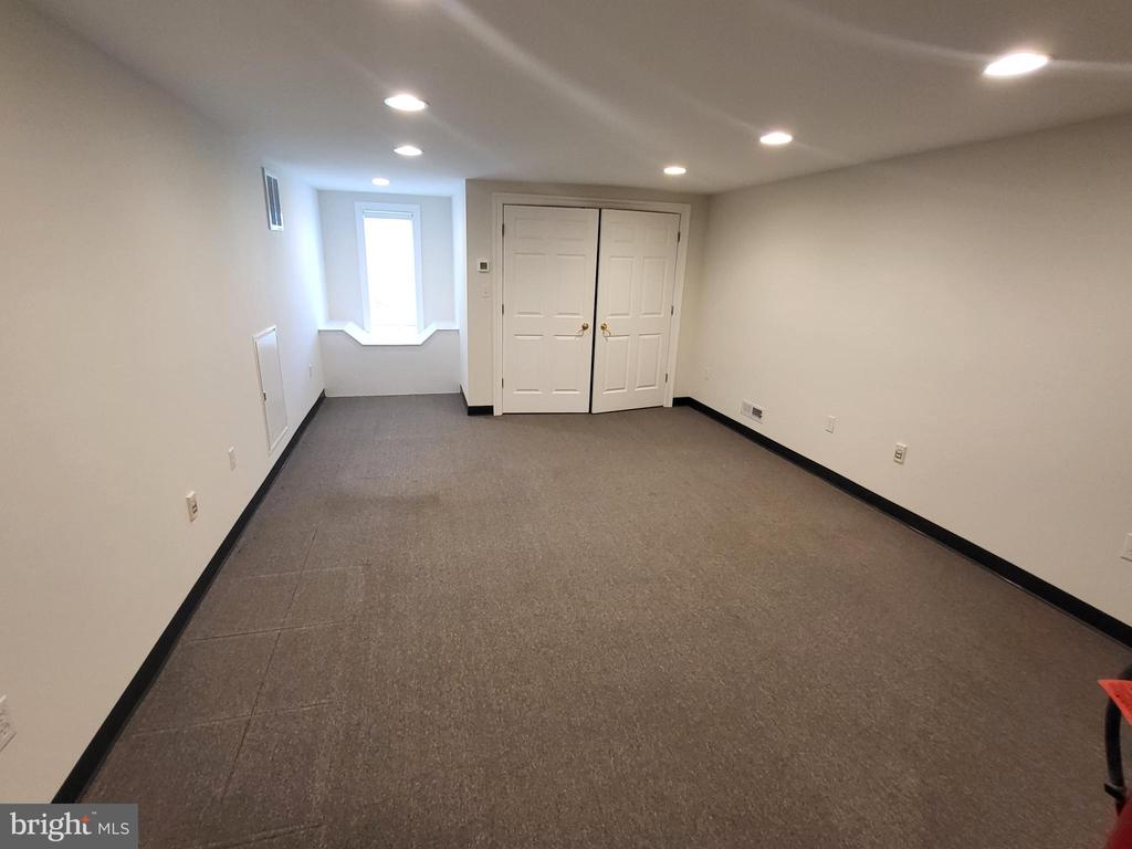 8626 BROOKS DRIVE
