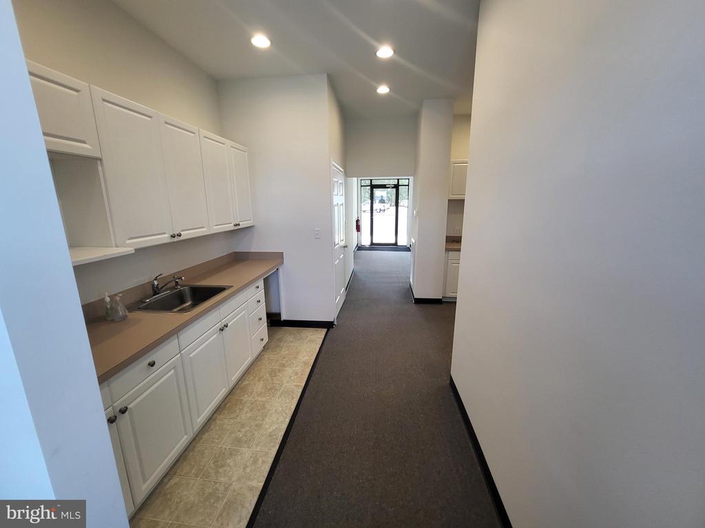 8626 BROOKS DRIVE