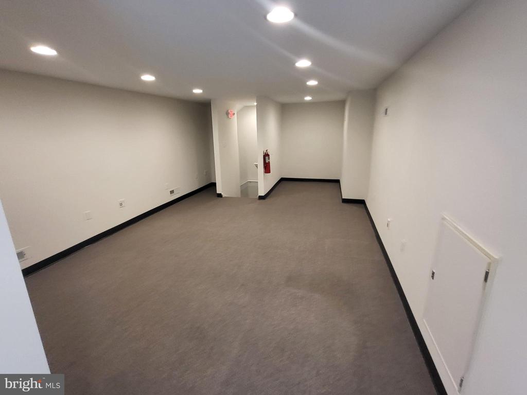 8626 BROOKS DRIVE