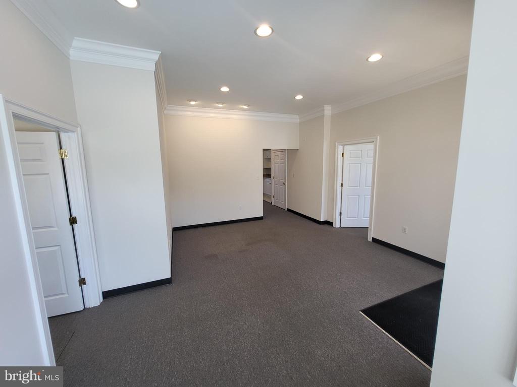 8626 BROOKS DRIVE