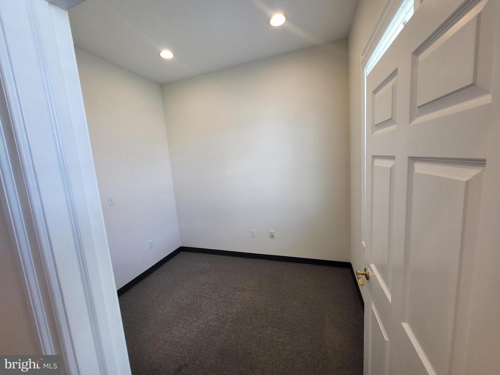 8626 BROOKS DRIVE