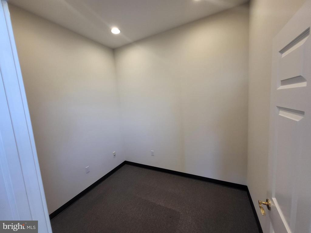 8626 BROOKS DRIVE