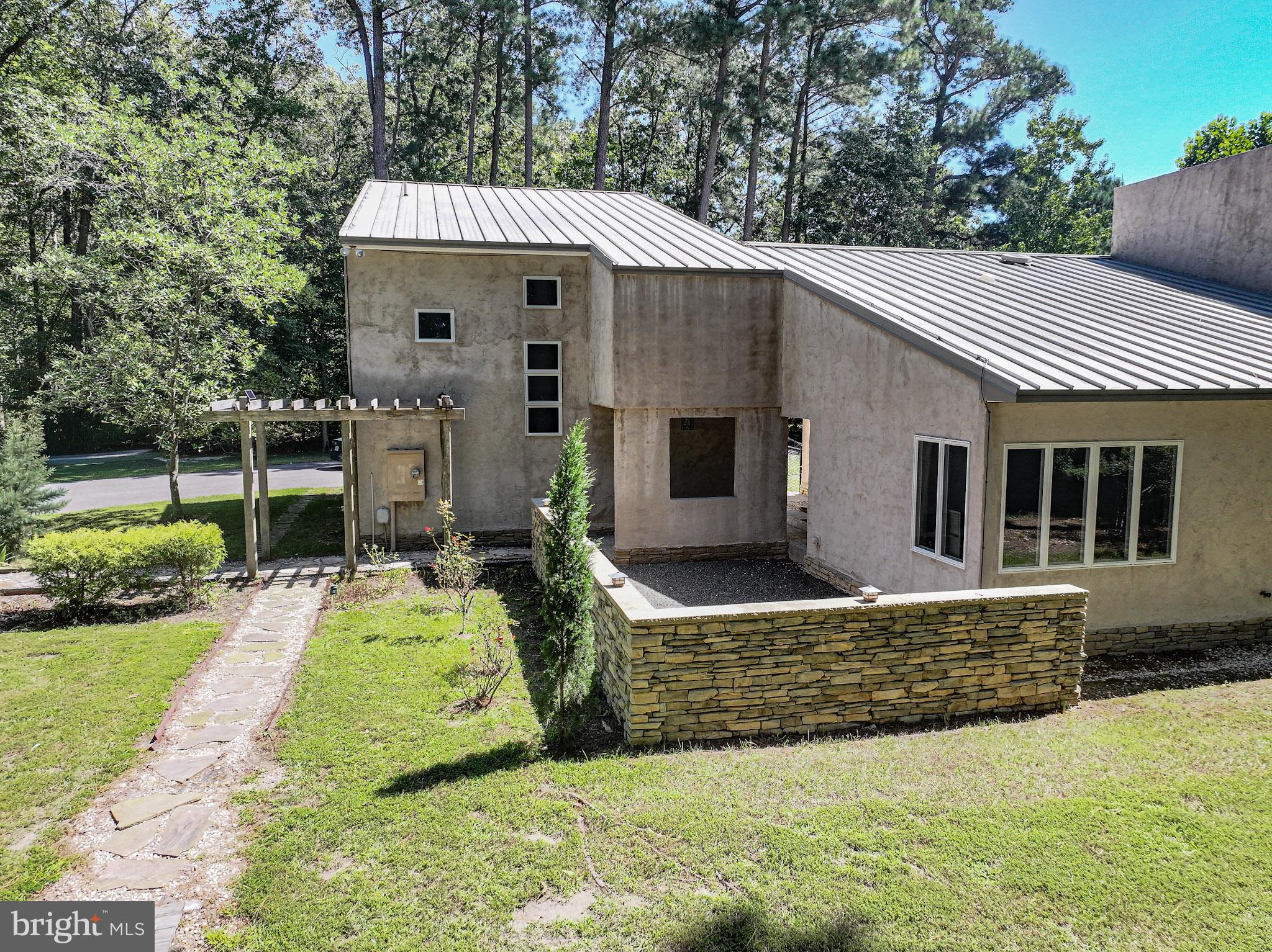 8453 INGLETON ROAD