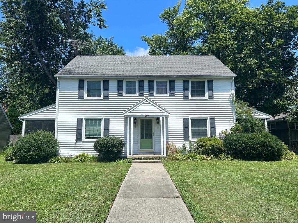 639 ELIZABETH STREET 2
