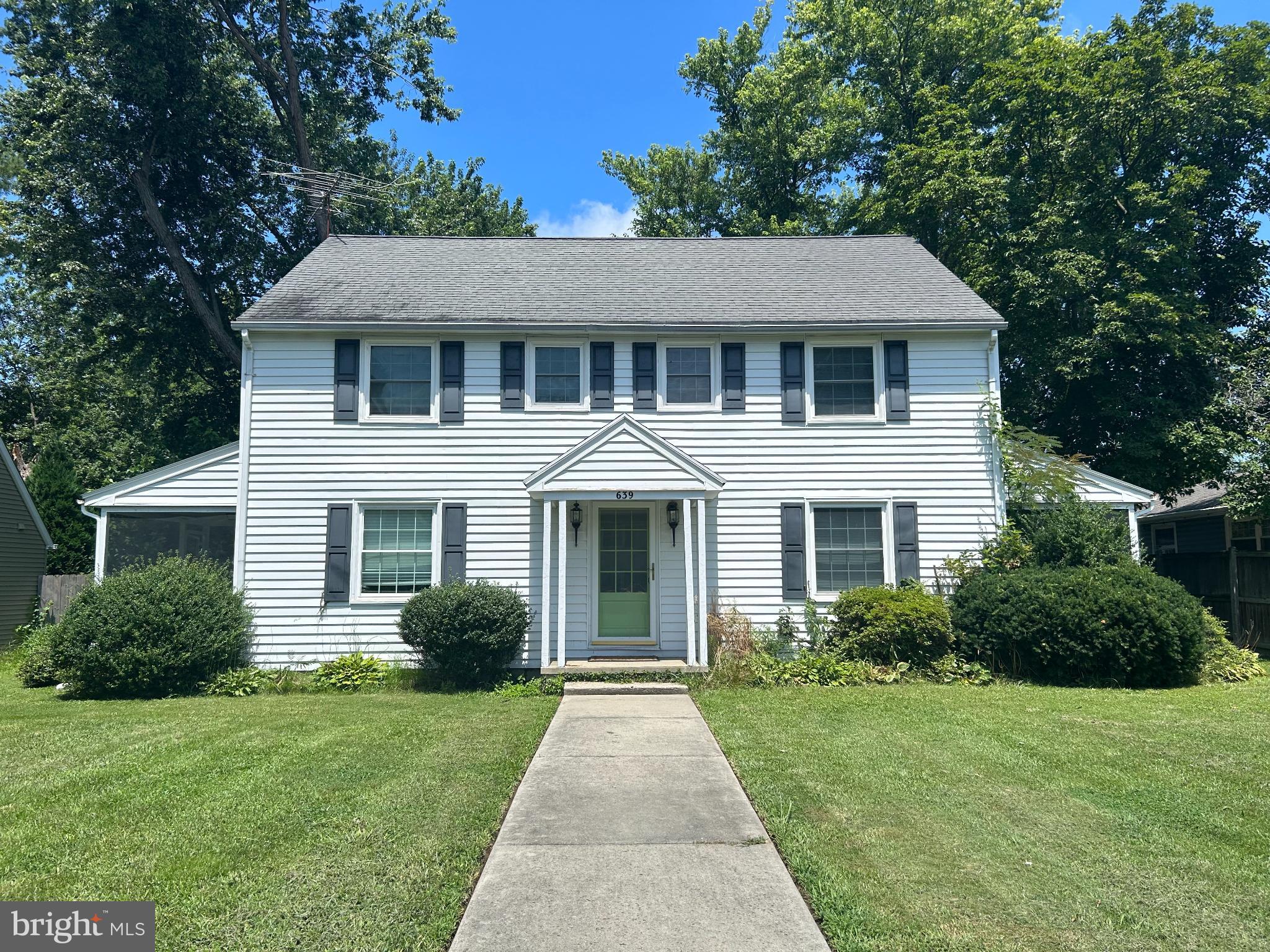 639 ELIZABETH STREET 2