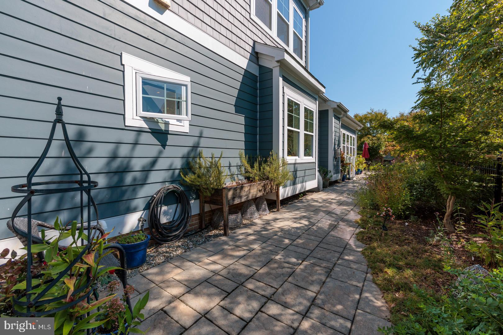 8061 N FORK BOULEVARD